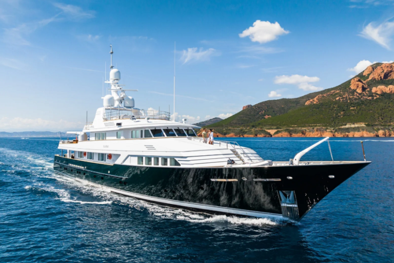 Exploring the Bahamas in Elegance: The Distinctive Appeal of a Feadship Yacht Charter